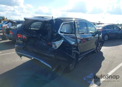 2017 Honda Pilot Touring z USA, uszkodzony, nr VIN 5FNYF5H91HB005559